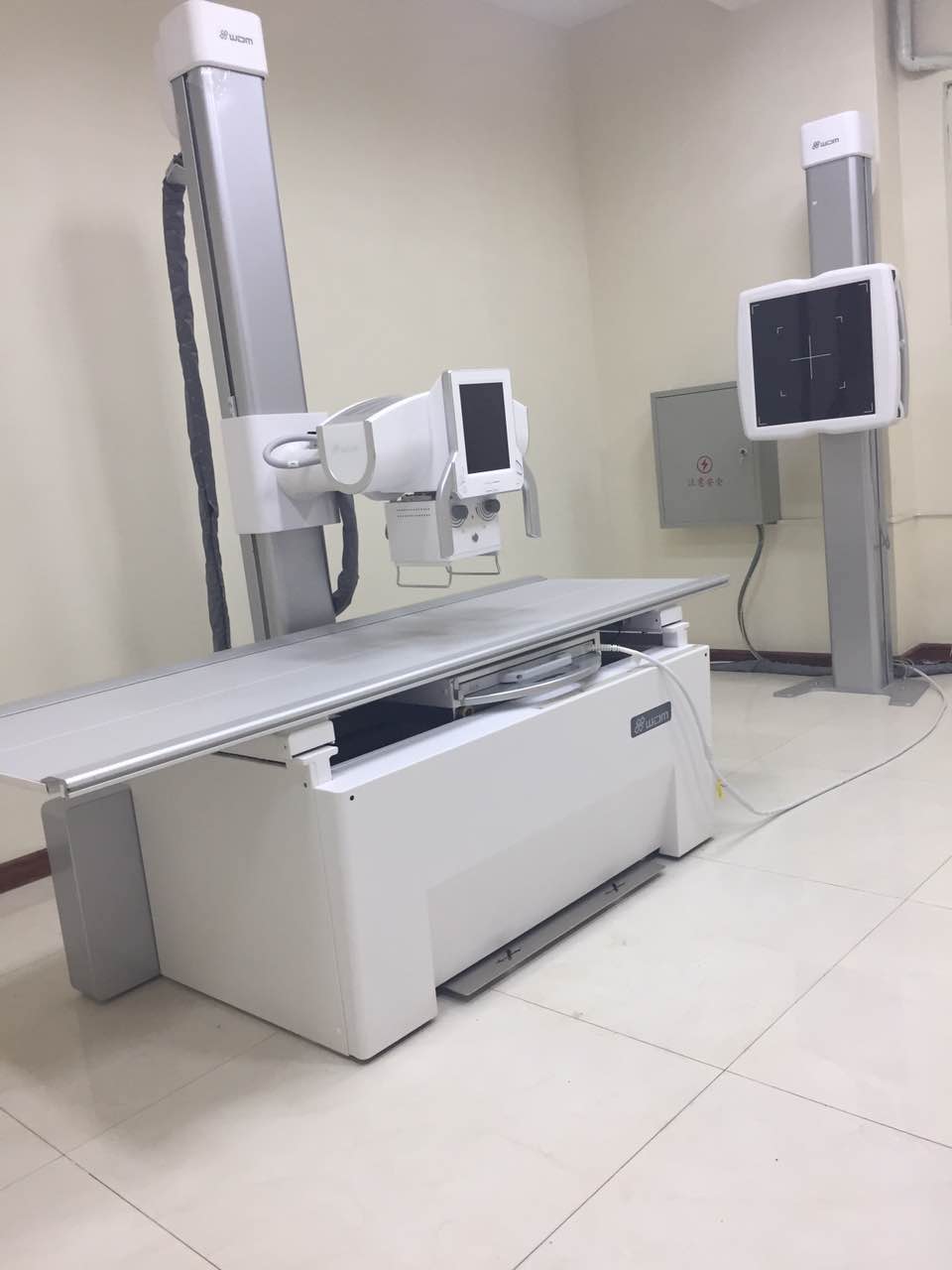 新东方1000M数字化医用X射线摄影系统（DR）